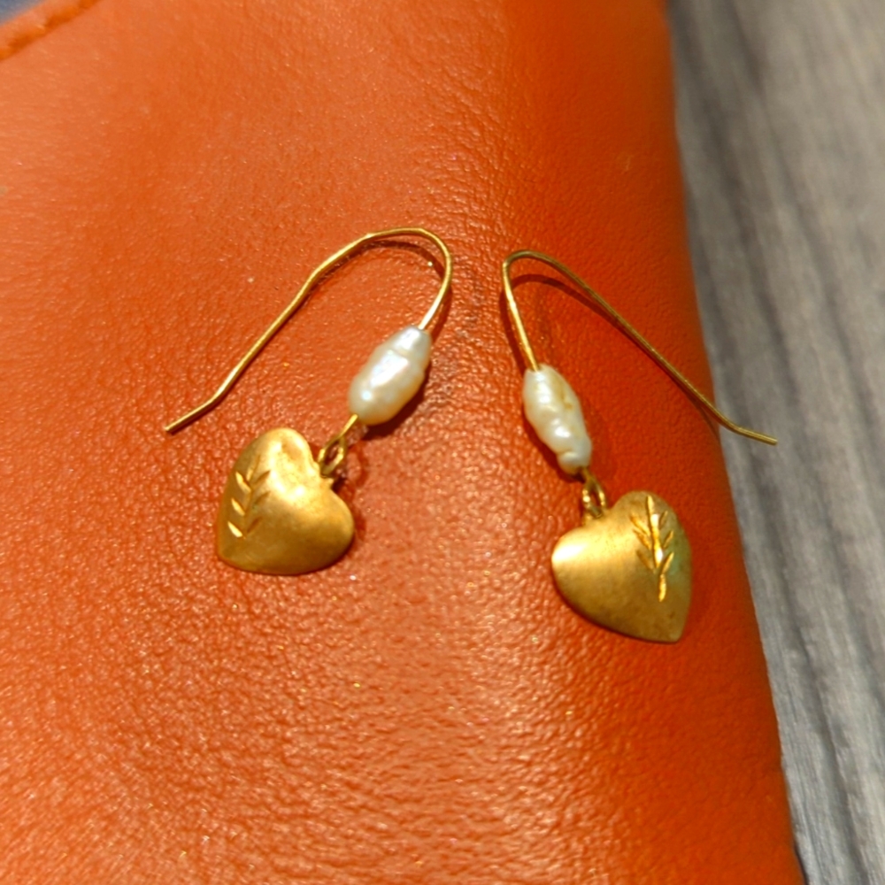 Vintage 14k gold and pearl heart etched earrings